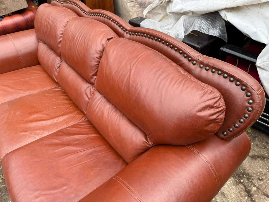 2 buc Canapea Fixa Vintage din Piele cu ornamente sculptate din Lemn