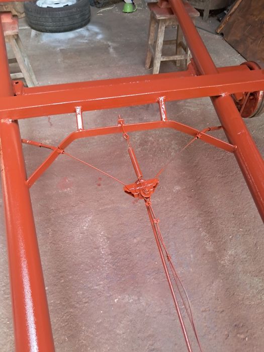 Trepied tractor. Foarte robust realizat din țeavă de sondă.