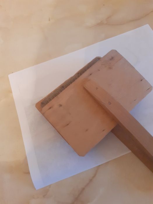 Инструмент для расчёсывания ангоры, шерсти.