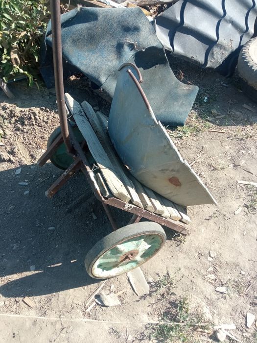 Продам тачку и люк.