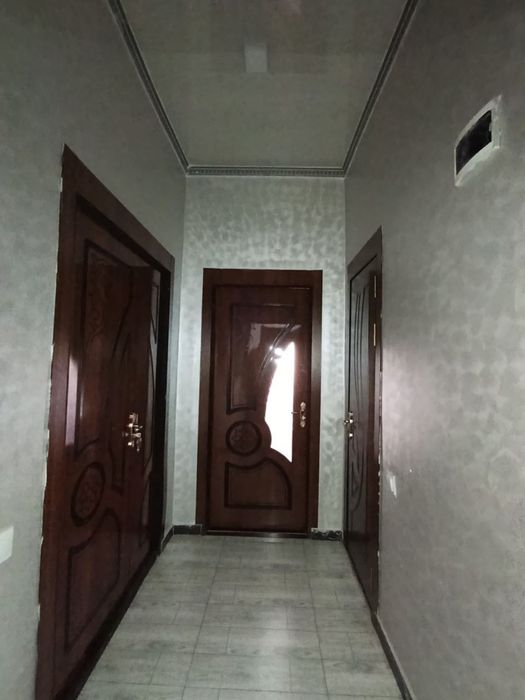 Тезда 1 хонали квартира сотилади.