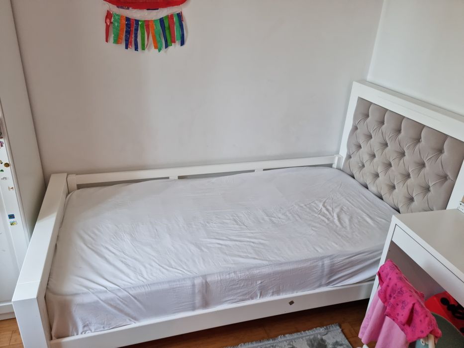Vând pat Romina Furniture