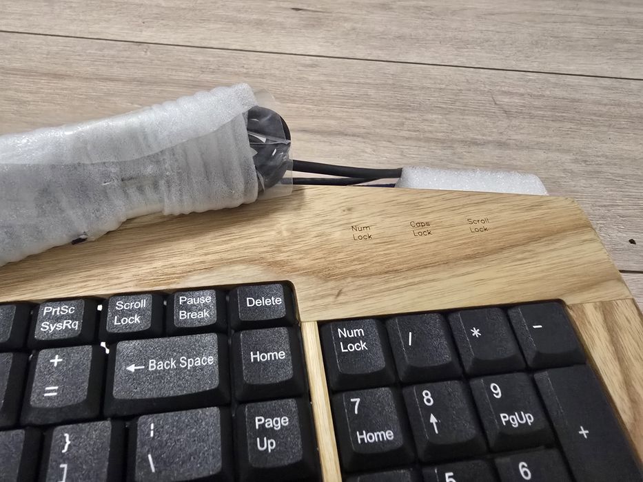 Tastatura de lemn natural Swedx ediție limitata