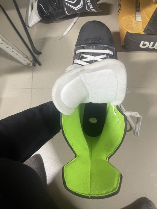 СРОЧНО! Продам хоккейные коньки Bauer X5