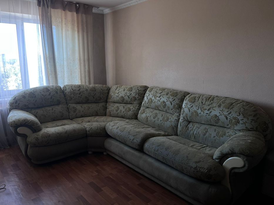 Срочно продаётся мягкий уголок,кресло