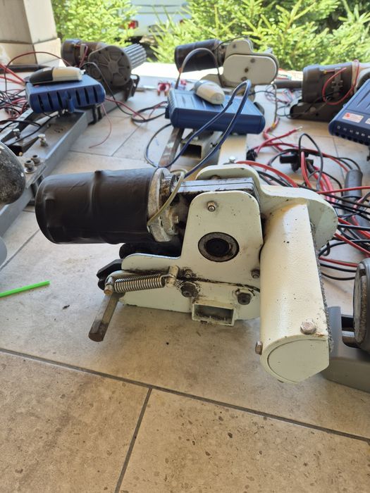 Motor mover rulota  cu actionare pe roti manuala sau automata