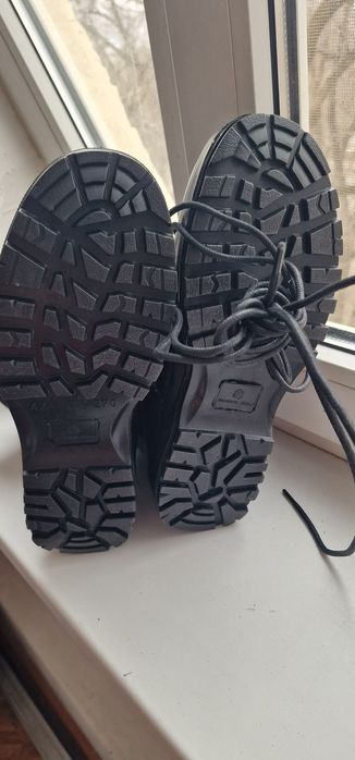 Продам берцы новые 42размер