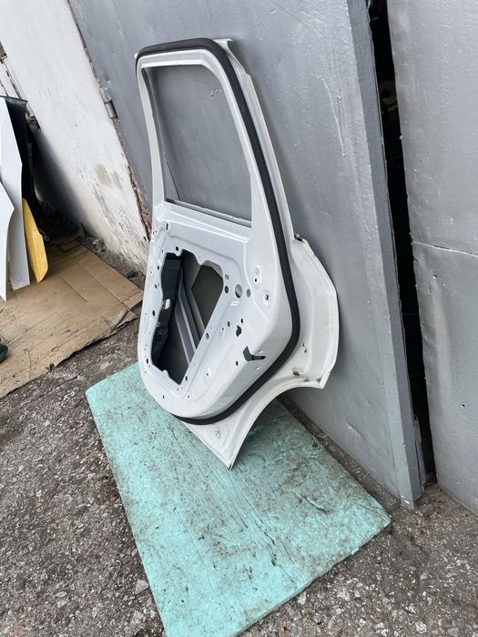 Задна дясна врата за BMW X1 U11 БМВ Х1 2022г- 2бр