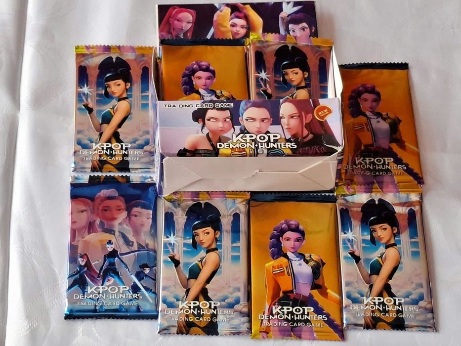 Lot Cartonase de Colectie Rara PokemonFotbalisti Fifa 2026,K-POPDemon Hunters,Mega Charizard, Mega BLAYSTOISE PIKACHU, Stichere BTS KPOP NOI Sigilate