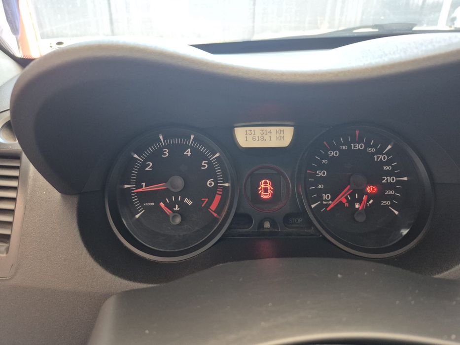 Vand masina pentru munca foarte intretinuta si merge foarte bine cu proba Renault megane benzina itp si asigurare valabila!!