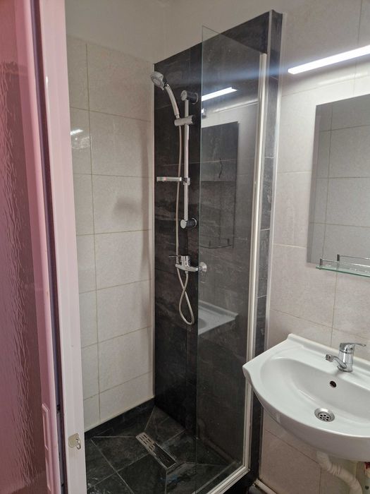 Închiriez Garsoniera