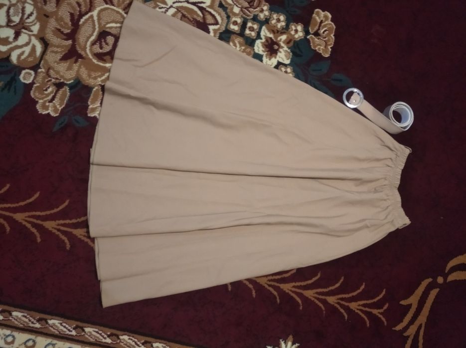 Jinsi shim, kofta, yubka har biri 100ming soʻmdan. Holati juda yaxshi