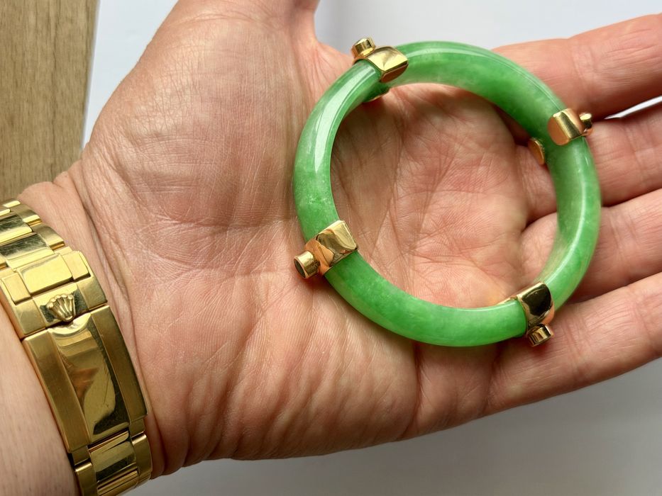 Жадеит  гривна JADE , 18 карата злато