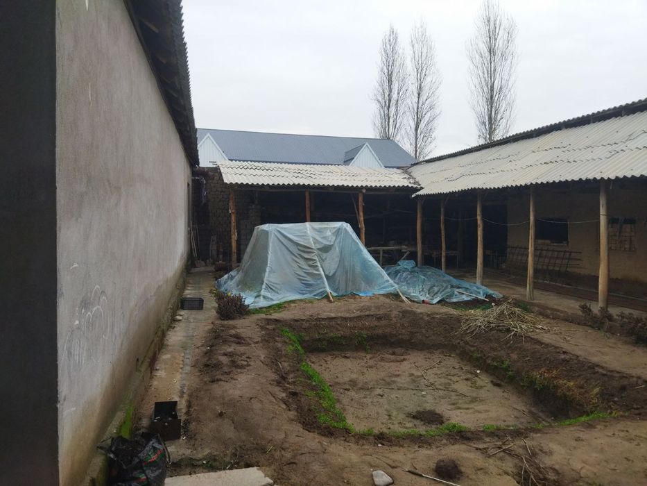 Усчастка сотилади.дом продаётся