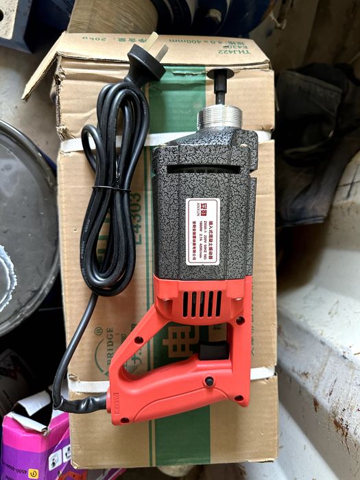 Вибратор для уплотнения бетона