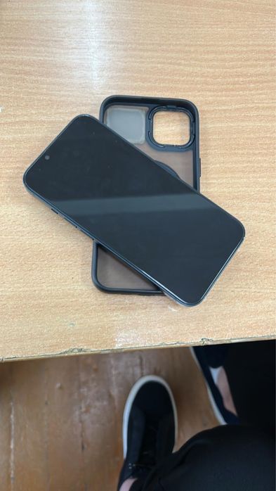 Продам айфон 13