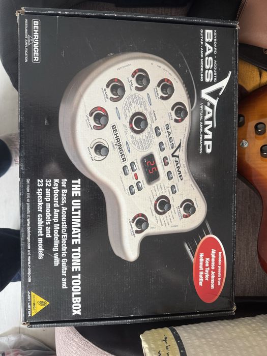 Бас-гитара Behringer