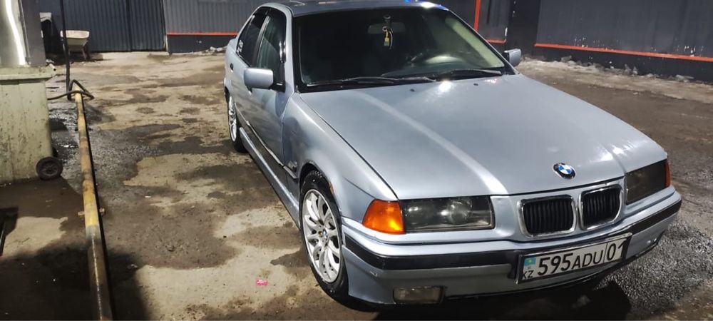 Машина  BMW 325i Срочно