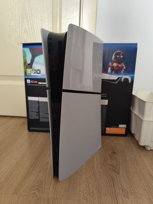 PlayStation 5 Slim Digital Практически Нова с Гаранция + 2 Игри