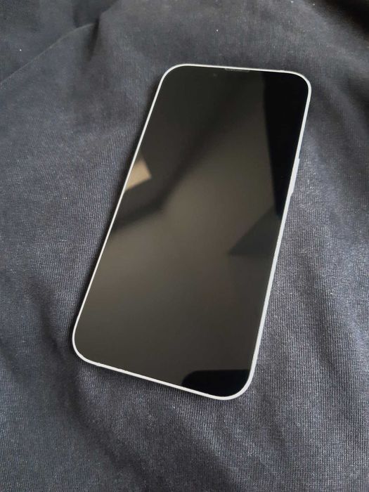 iPhone 13 - (128GB - Starlight / Бял) - Отличен