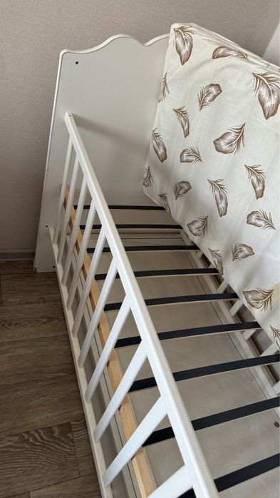 Поодам десткий кровать