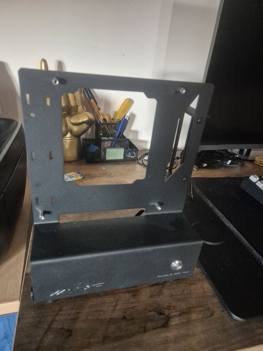 Carcasă PC OCPC Hydra Mini ITX – compactă, design modern