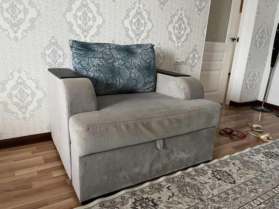 Кресло мягкое с отсеком