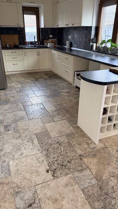 Vilă Premium Călimănesti Curte 500 mp Mobilată complet Ideală familie