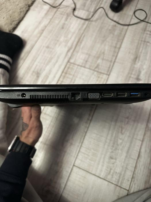 Asus 15.9 4gb ram