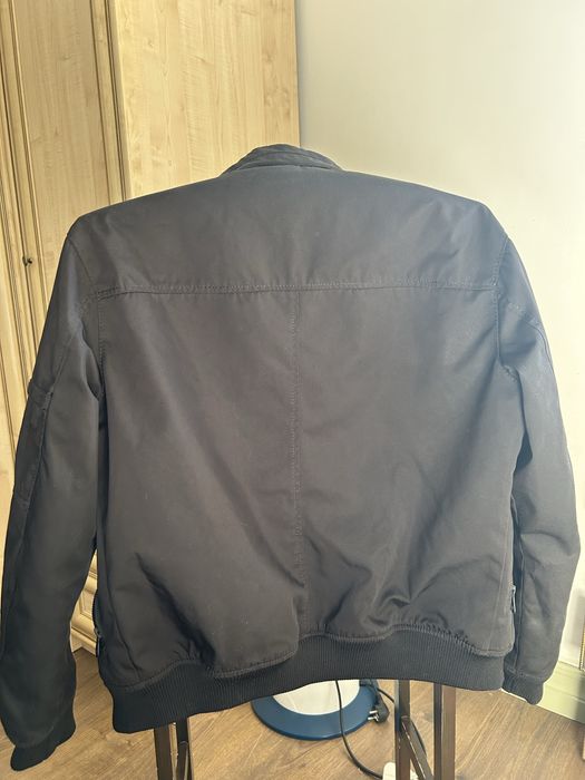 Продается ветровка от Zara