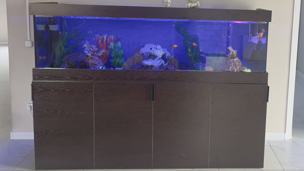 Продам аквариум 2 метра