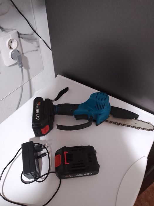 Продам пила аккумлатор