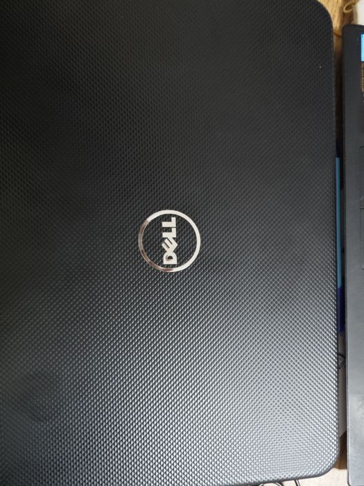 Продавам компютър и лаптоп