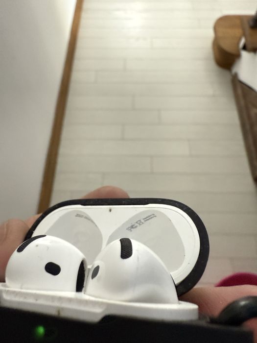 Продам Air pods 4