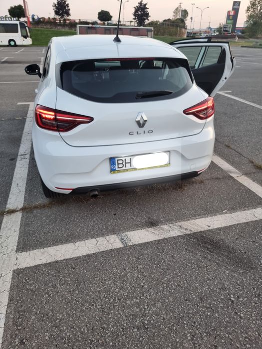 Renault Clio V, an 2021, cumpărat din reprezentanță