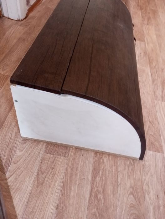 Продам угловой с полочками