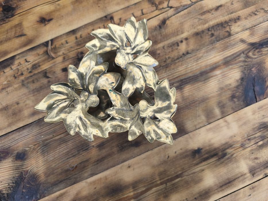 Троен месингов свещник