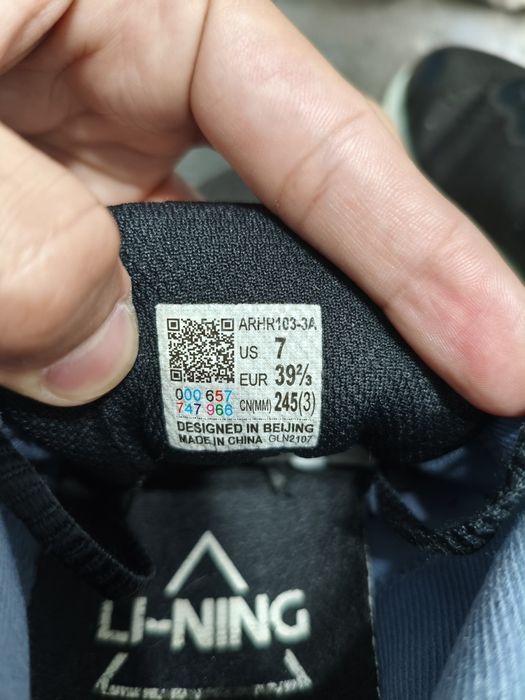 Продам оригинальные кроссовки Lining Shadow Essential
