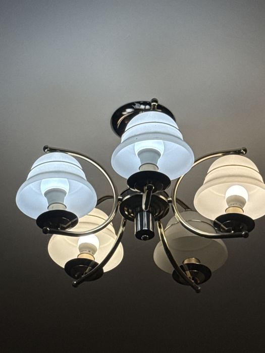 Люстра пятирожковая