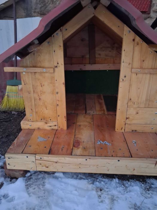 Кучешка колиба дърво Бор