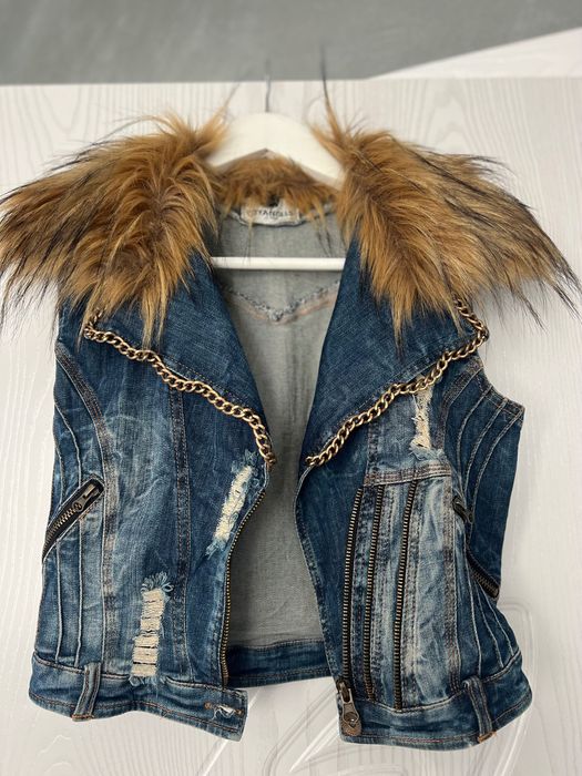 Късо дънково елече с пухена яка