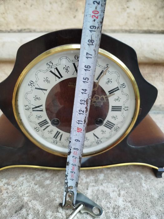 Стар каминен часовник