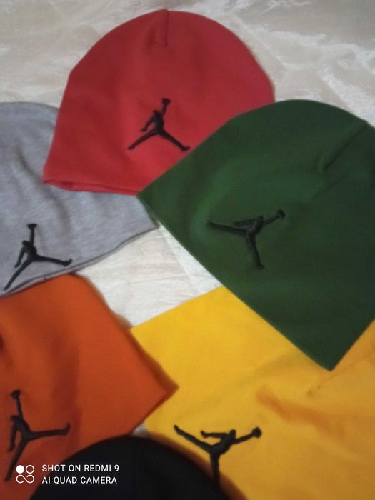 Шапки          12 лв.