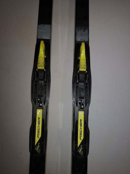 Продам лыжи Fischer.