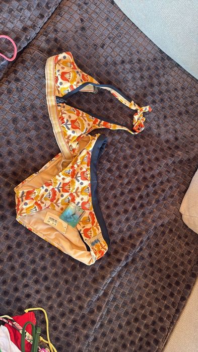 Costume noi de baie !