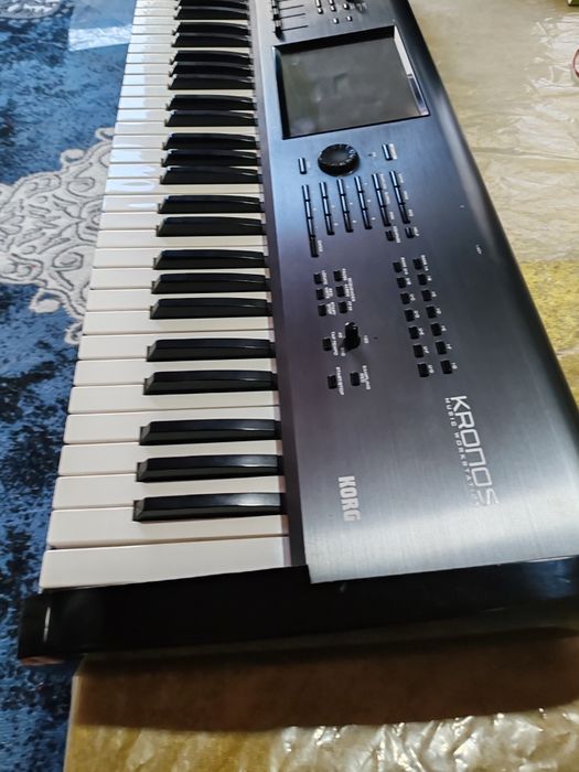 Korg Kronos 1sotiladi holati yaxshi chexol va kabel qo'shib beraman