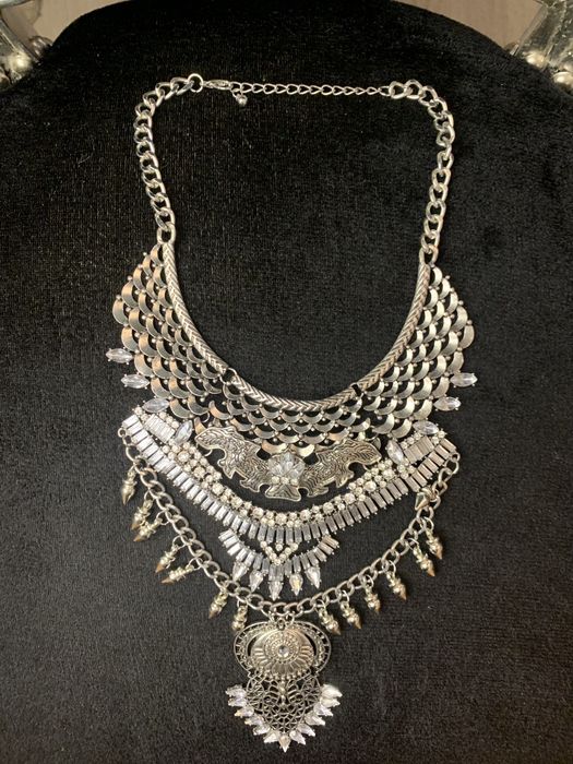 Vand coliere pret mic