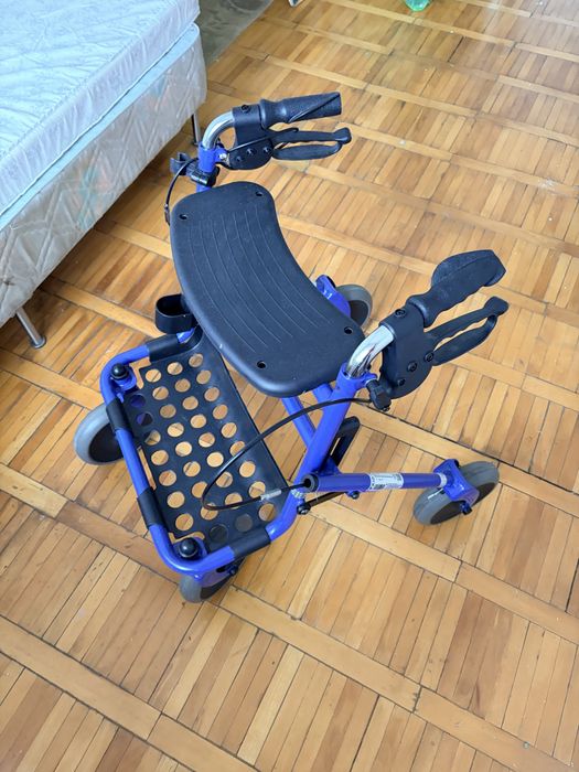 cadru mers/ rolator cu sezut si cos