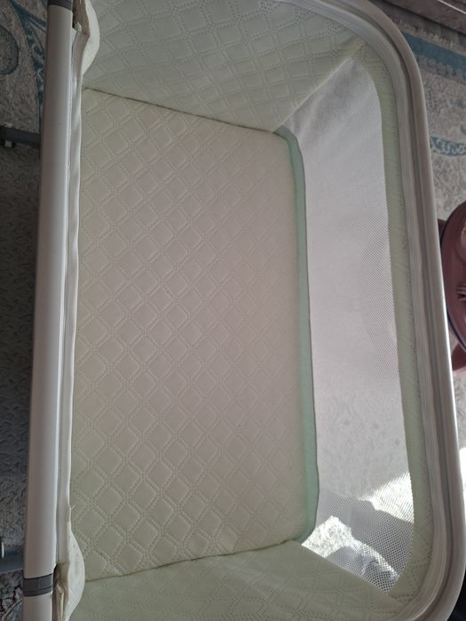 Продается манеж-шезлонг электронный.