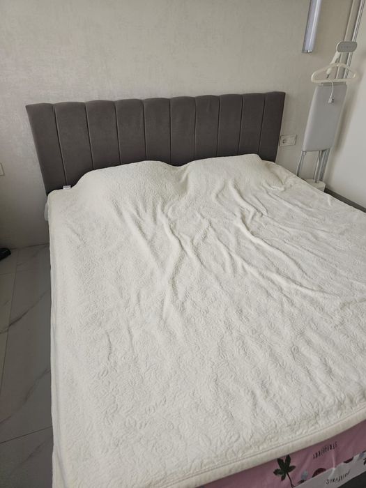 Продам кровать с матрацем